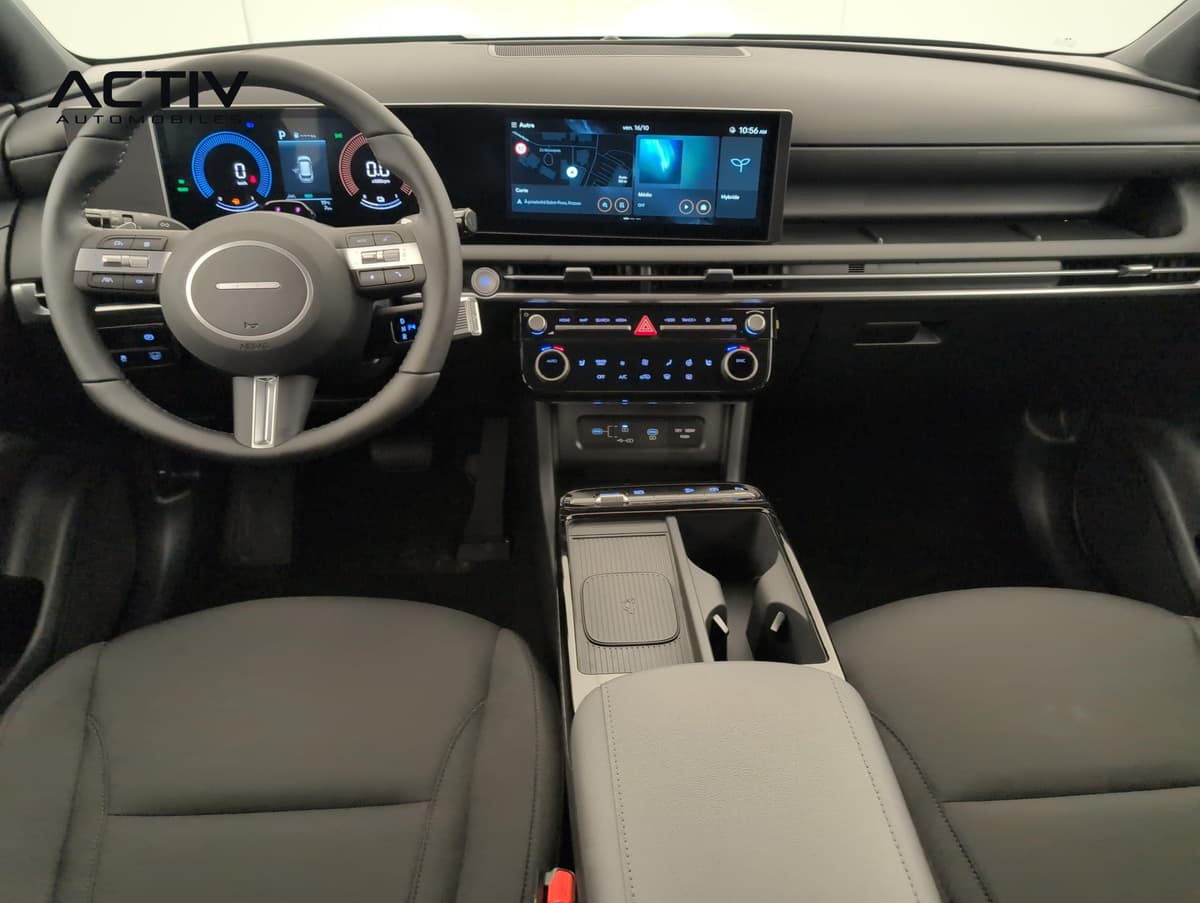 Hyundai Tucson : planche de bord avec grand écran tactile, volant et console centrale