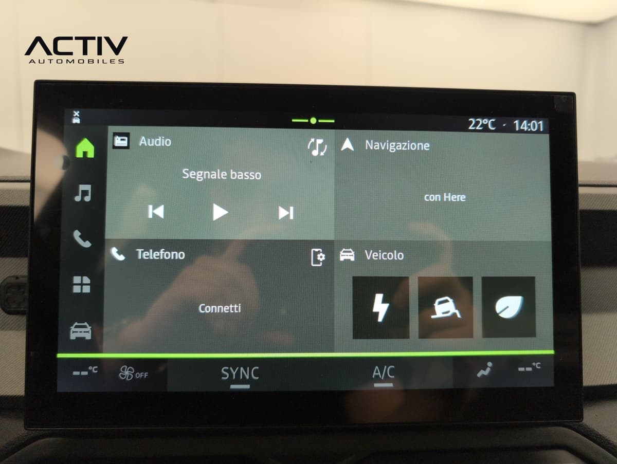 Dacia Bigster Hybrid : écran central tactile avec menus audio, navigation, téléphone et véhicule