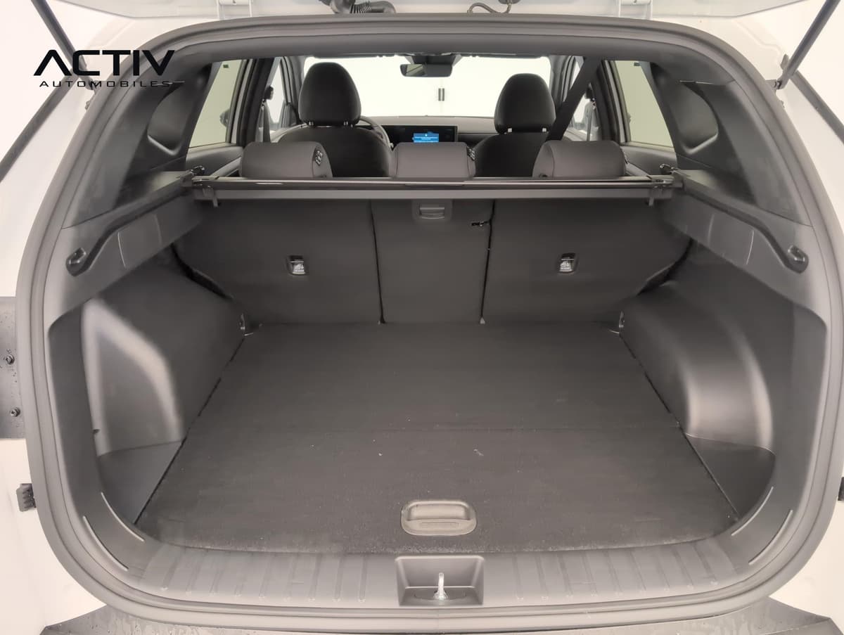 Hyundai Tucson : coffre ouvert avec plancher plat et cache-bagages tendu