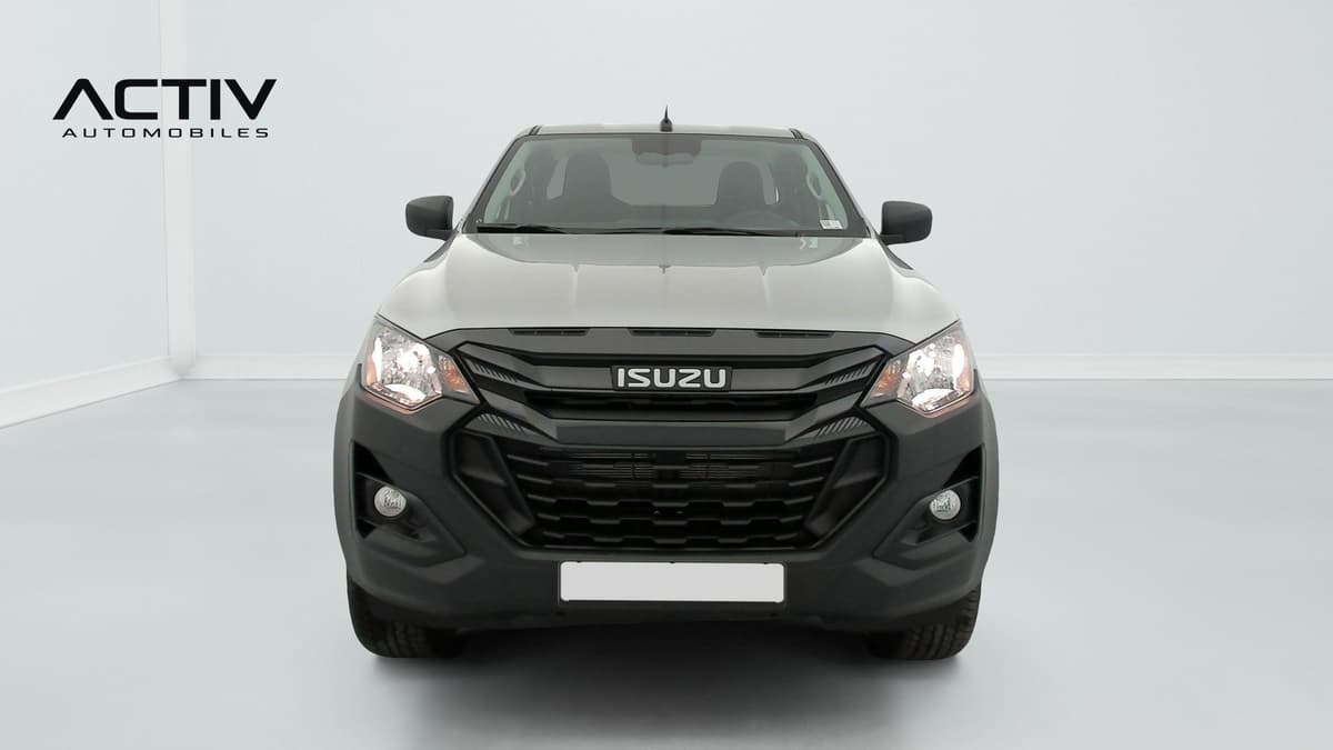 Isuzu D-MAX : face avant avec calandre noire, phares halogènes et feux anti-brouillard