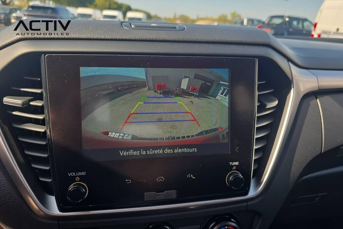 Isuzu D-MAX : image de la caméra de recul affichée sur l'écran tactile central