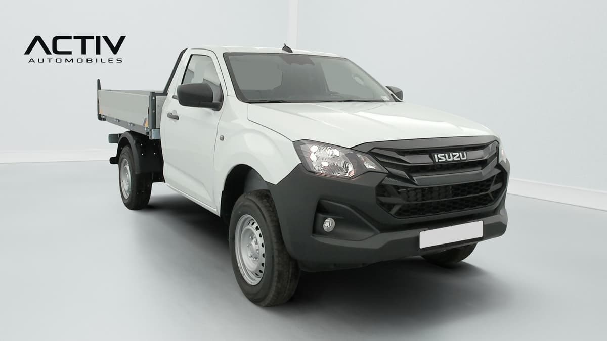 Isuzu D-MAX : pick-up blanc cabine simple vu de trois quarts avant droit, avec benne basculante