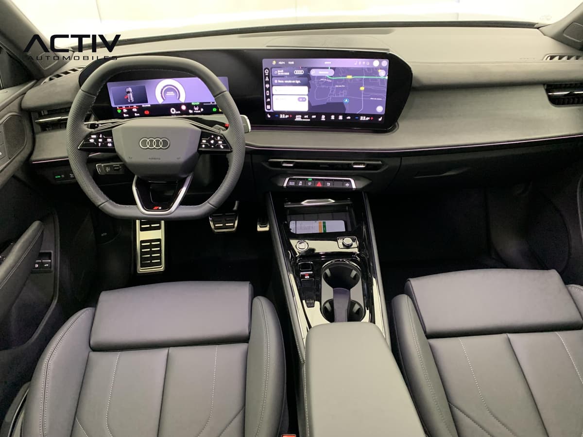 Audi Q3 Sportback Hybride : planche de bord avec écran tactile, combiné numérique et console centrale noire