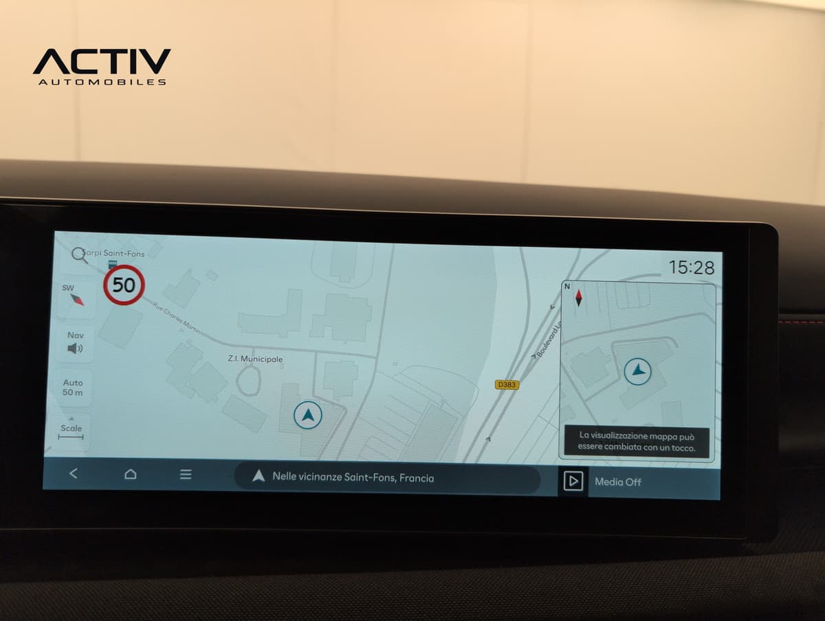 Hyundai Tucson : écran central tactile affichant la cartographie de navigation