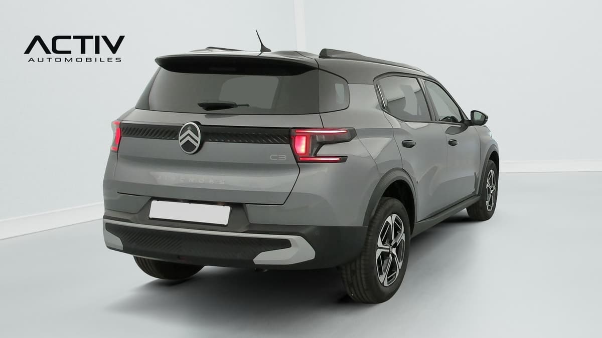 Citroën C3 Aircross : vue arrière trois quarts droit, gris avec toit noir et jantes alliage