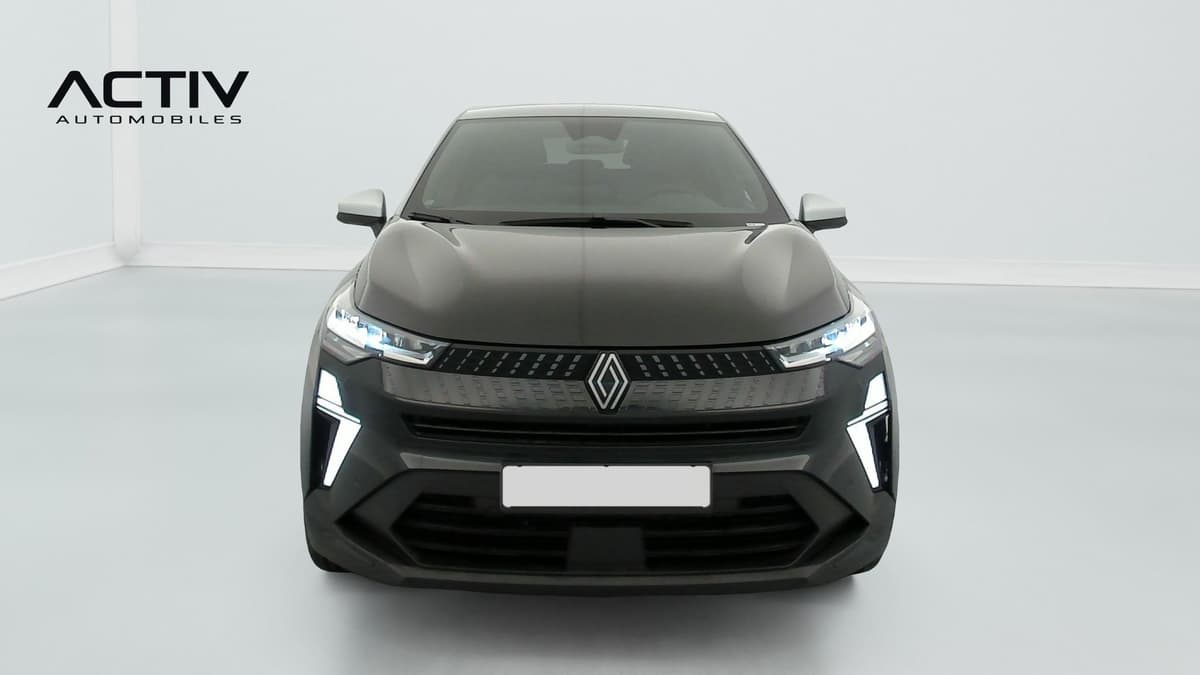 Renault Captur : face avant noire avec optiques à LED allumées et toit gris