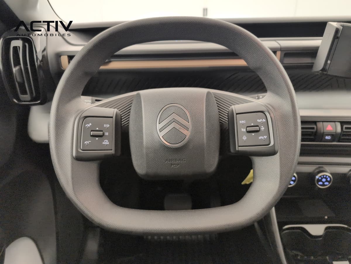 Citroën E-C3 Aircross : volant aplati avec commandes au pouce de chaque côté