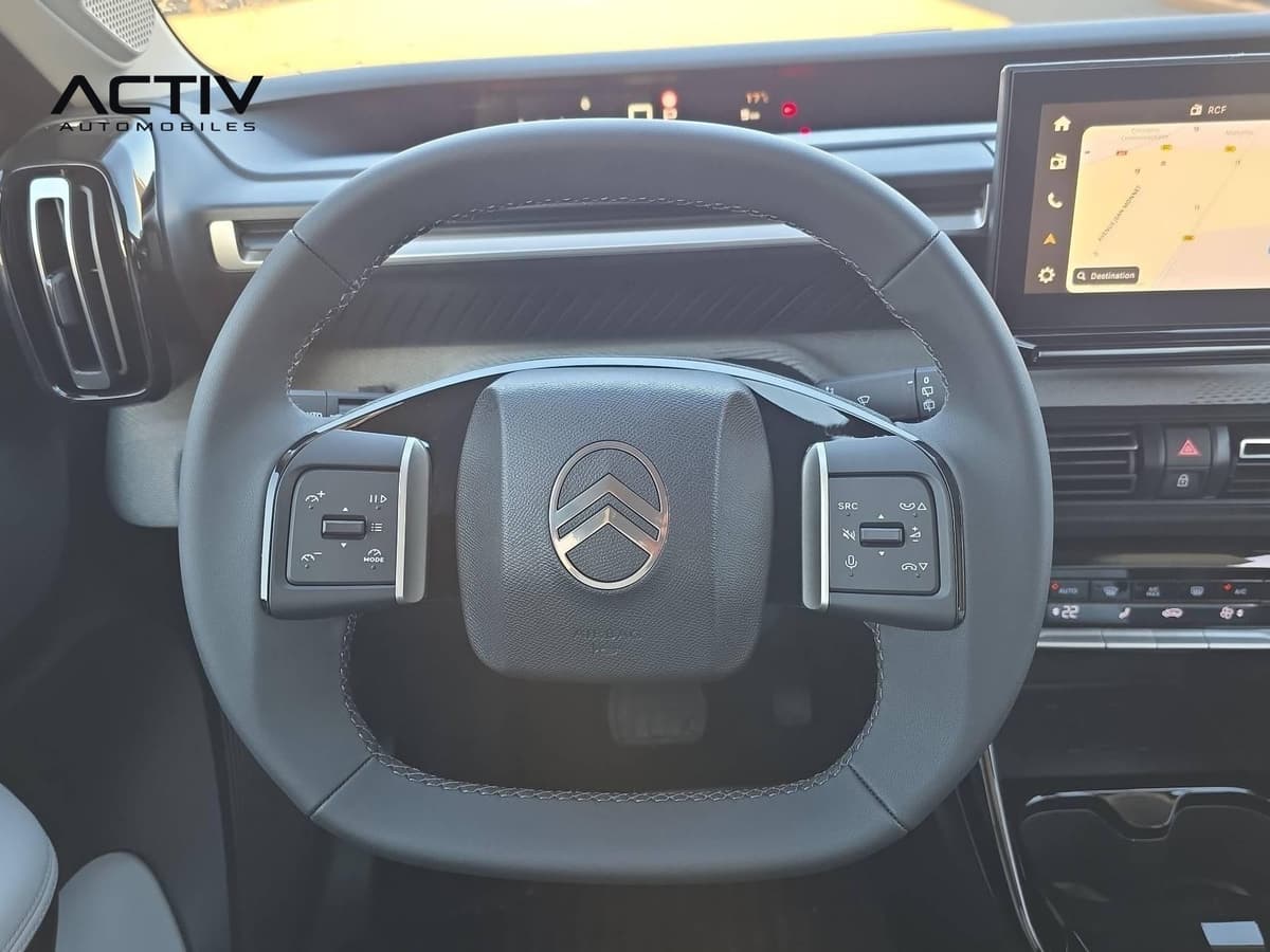 Citroën C3 Aircross : volant gainé avec commandes au volant, écran tactile et aérateur latéral