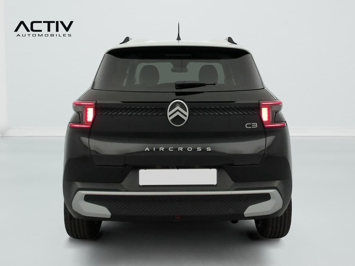 Citroën C3 Aircross : face arrière noire avec feux à LED, toit blanc et barres de toit