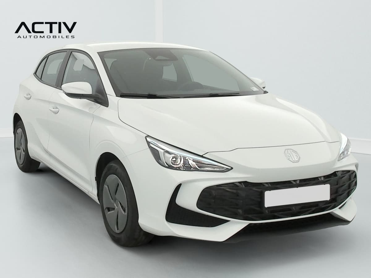 Mg MG3 : citadine blanche vue de trois quarts avant droit, jantes acier avec enjoliveurs