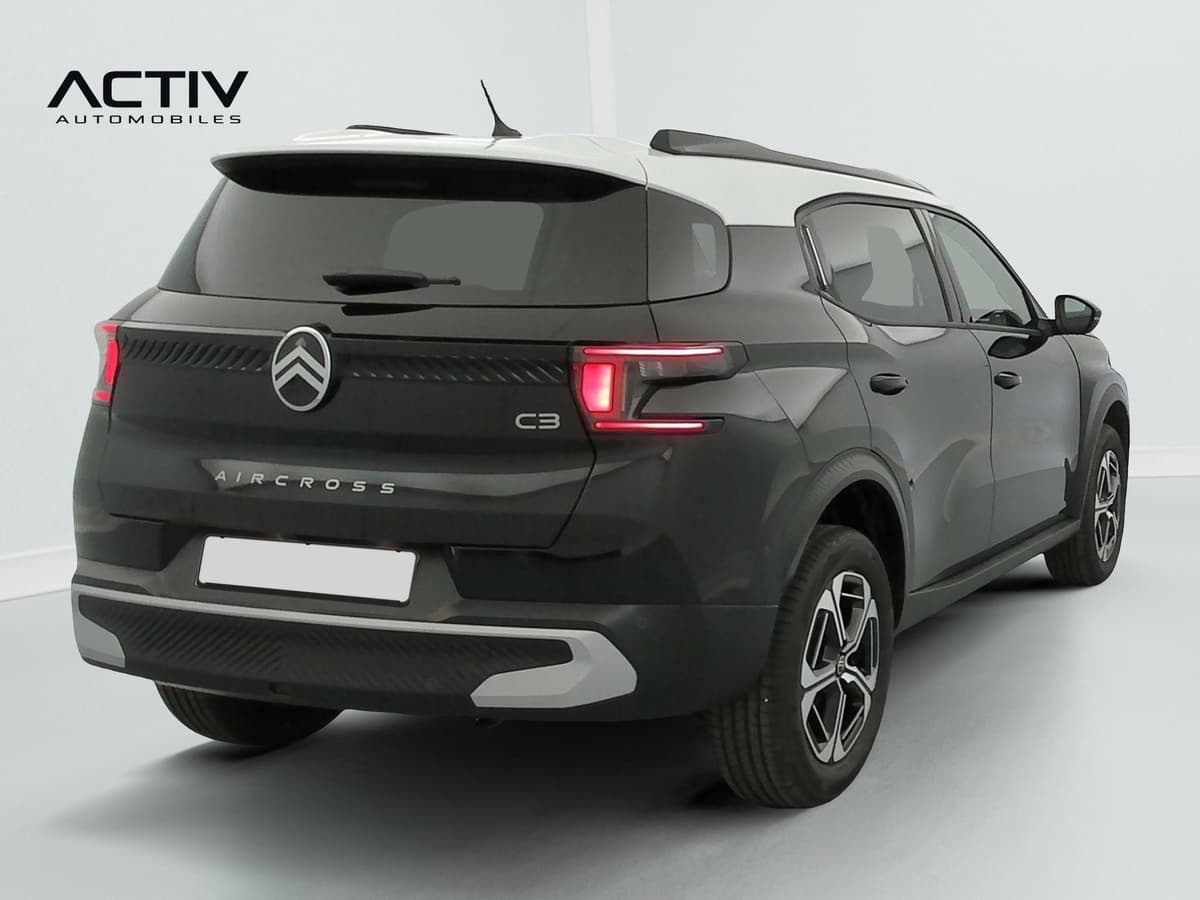 Citroën C3 Aircross : arrière trois quarts droit, carrosserie noire et toit blanc, jante alliage