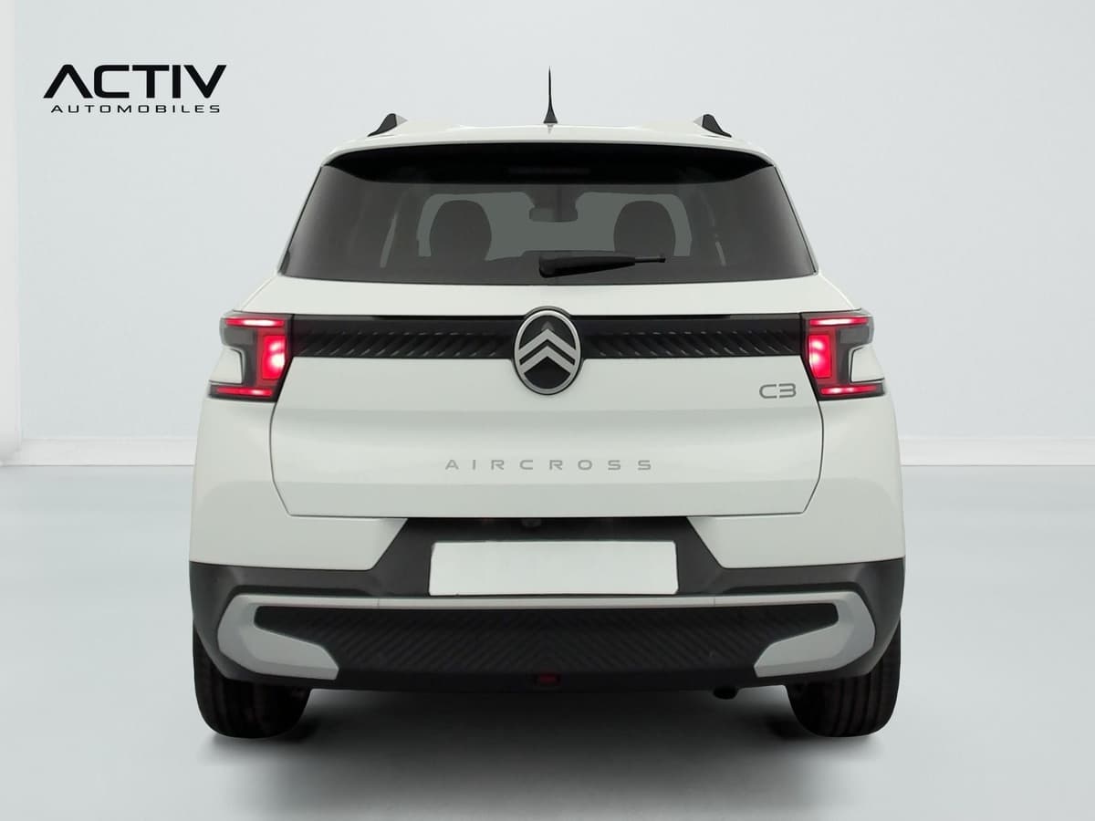 Citroën C3 Aircross : face arrière blanche avec feux rouges et pare-chocs noir et gris