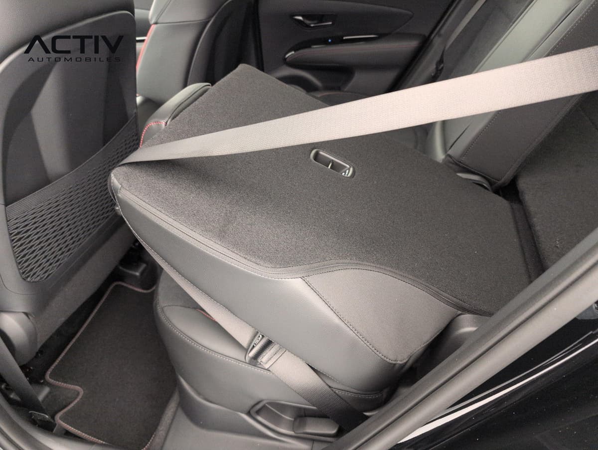 Hyundai Tucson : dossier de banquette arrière rabattu vu par la portière ouverte