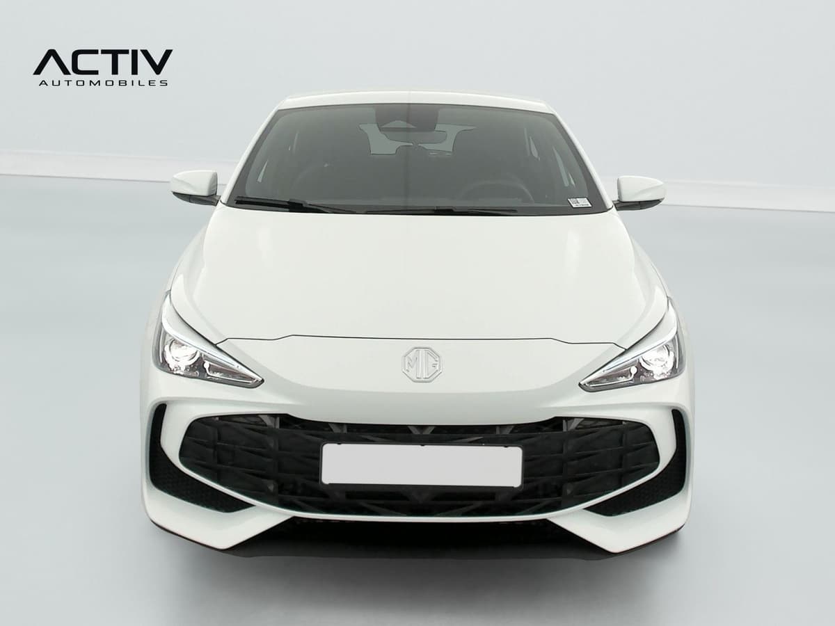 Mg MG3 : face avant blanche avec phares à LED et large calandre noire