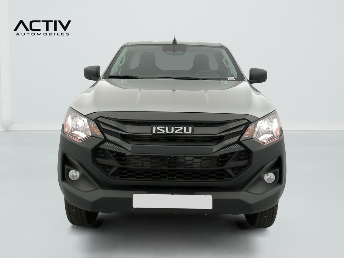Isuzu D-MAX : face avant avec calandre noire, phares halogènes et antibrouillards