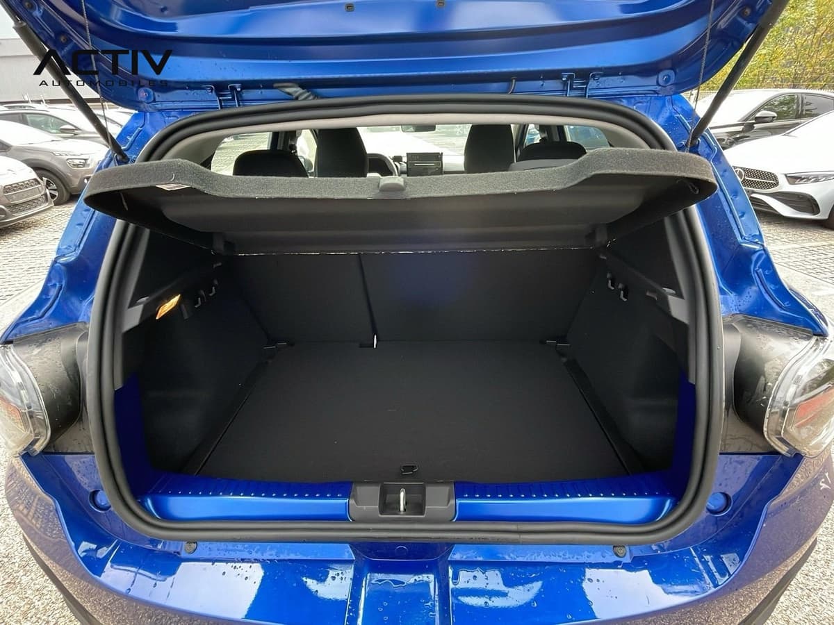 Dacia Sandero Gpl : coffre ouvert avec plancher plat et tablette arrière