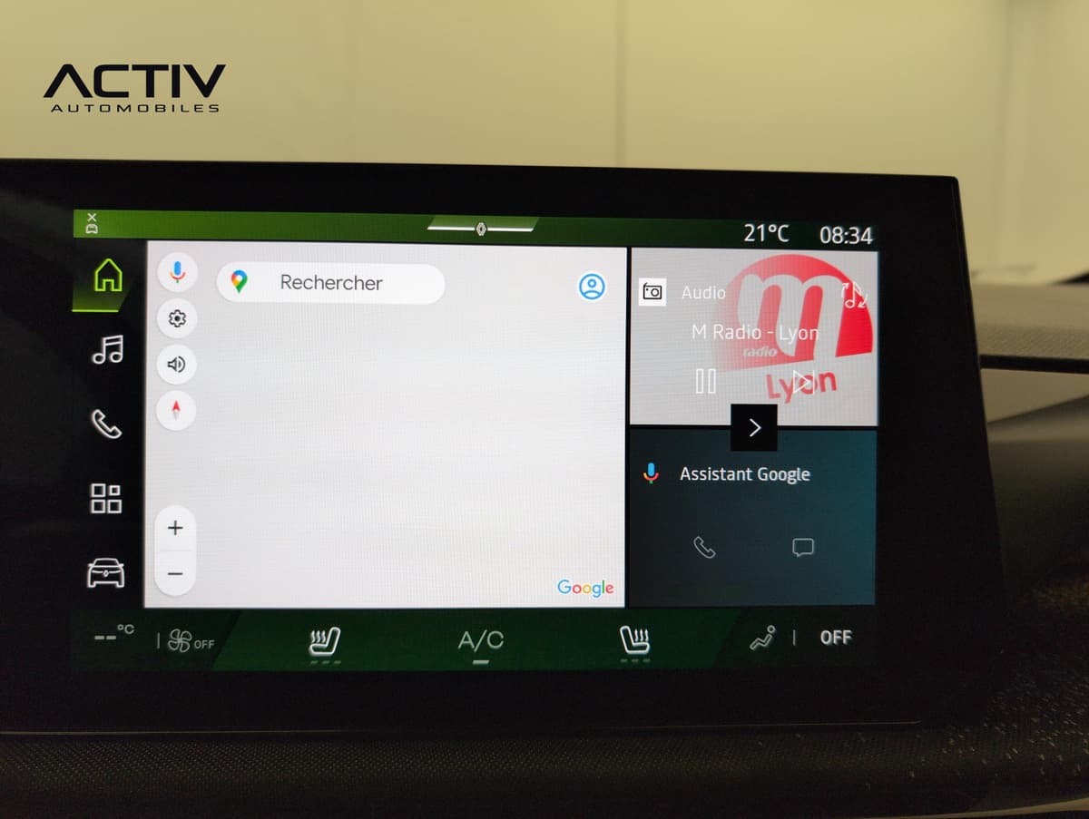 Renault Clio 6 : écran central tactile avec carte, radio et assistant vocal