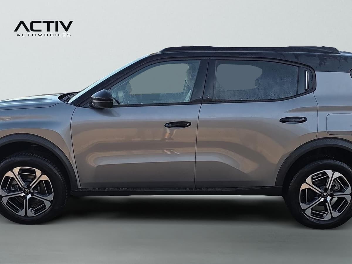 Citroën C3 Aircross : profil gauche gris avec toit noir et jantes alliage bicolores