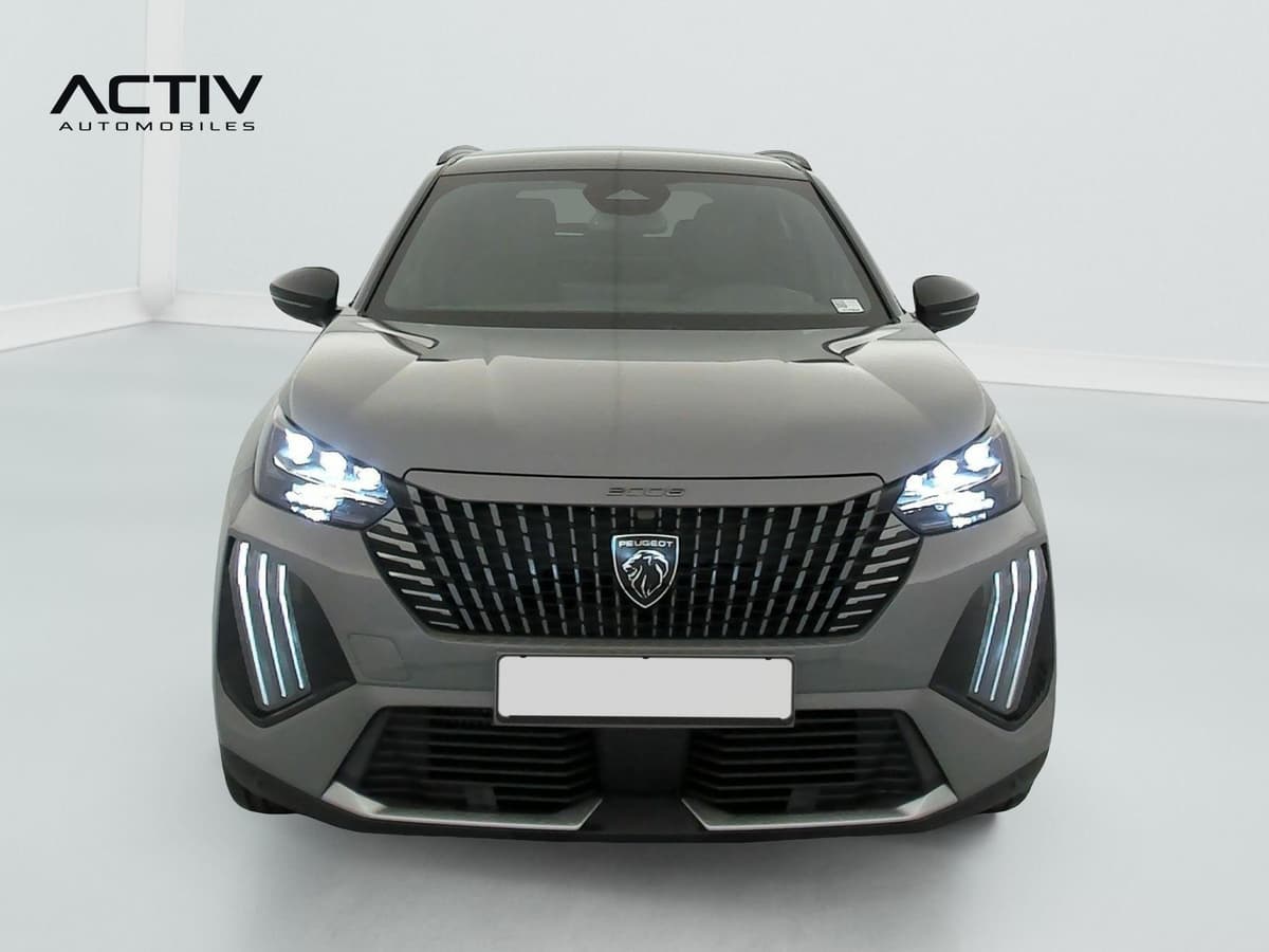 Peugeot 2008 : face avant avec calandre, projecteurs full LED et feux diurnes à trois griffes