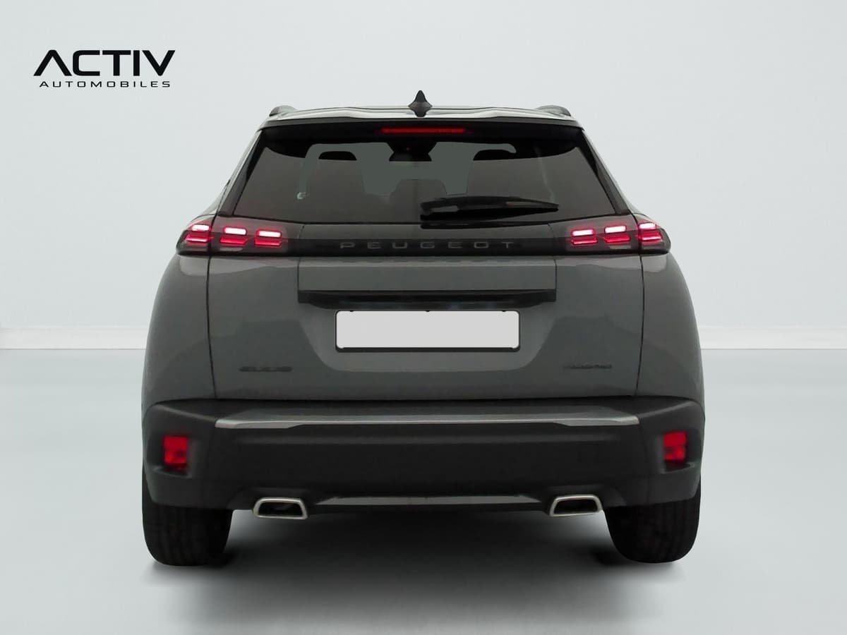 Peugeot 2008 : face arrière avec feux à LED, double sortie d'échappement et essuie-vitre