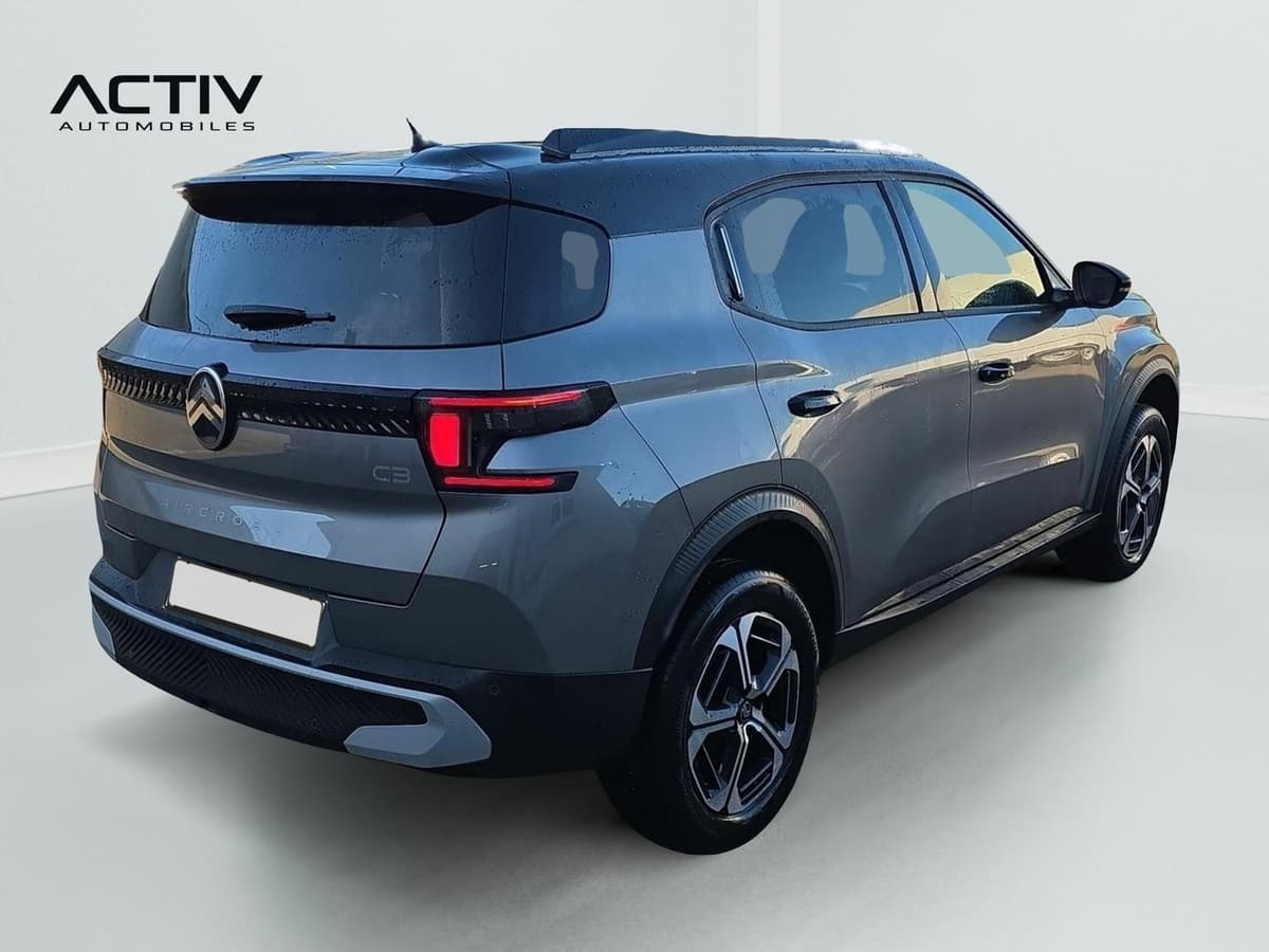 Citroën C3 Aircross : vue arrière trois quarts droit, carrosserie grise et toit noir
