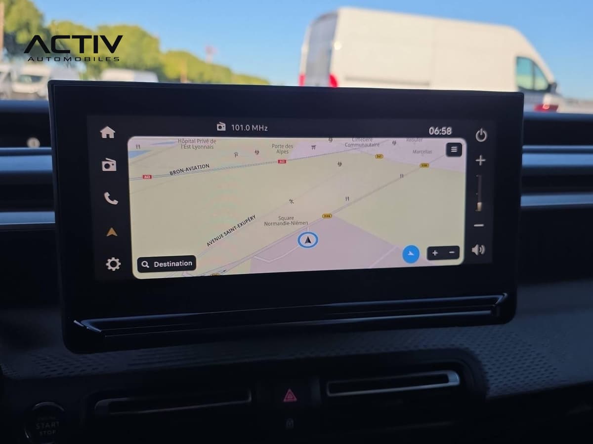 Citroën C3 Aircross : écran central tactile affichant la navigation cartographique