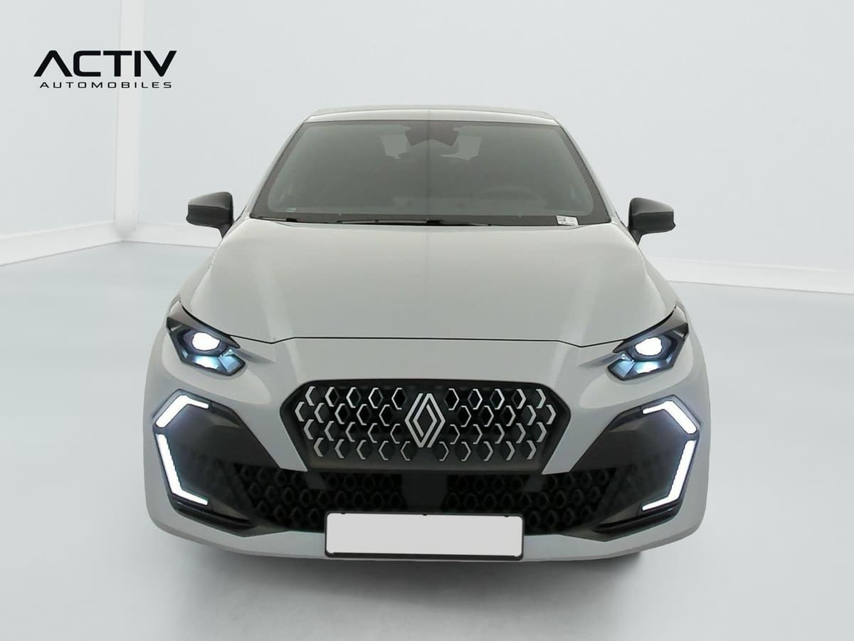 Renault Clio 6 : face avant avec calandre à motifs, projecteurs allumés et feux de jour en LED