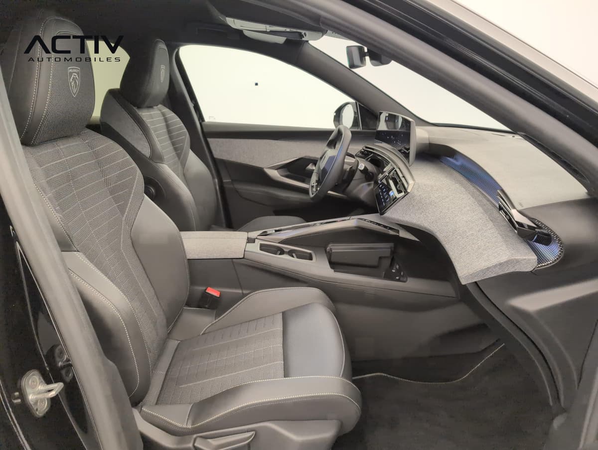 Peugeot 3008 : siège passager avant en tissu chiné et simili, avec planche de bord en tissu gris
