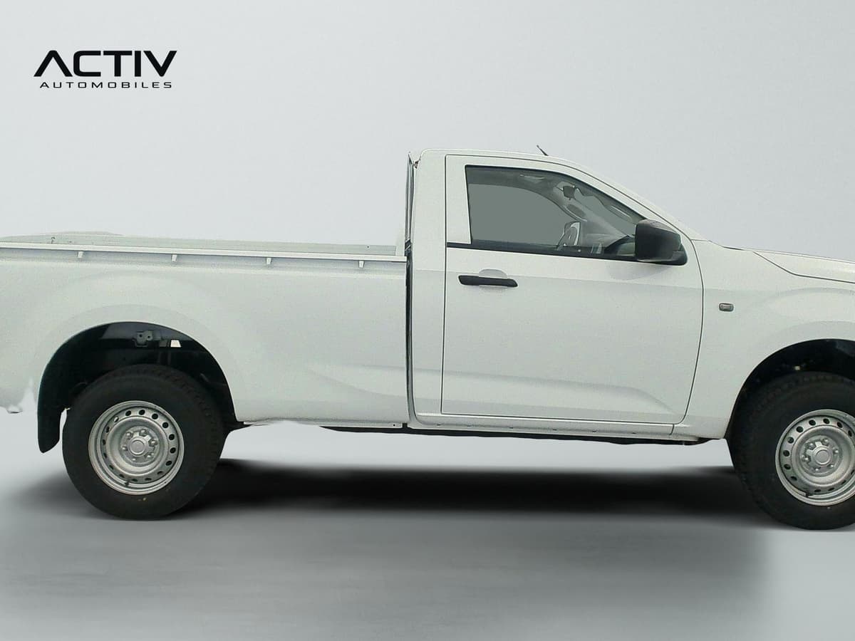 Isuzu D-MAX : profil droit du pick-up blanc avec plateau et jantes acier