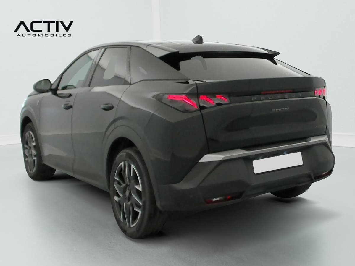Peugeot 3008 : vue arrière trois quarts gauche avec feux à LED, becquet et jantes alliage