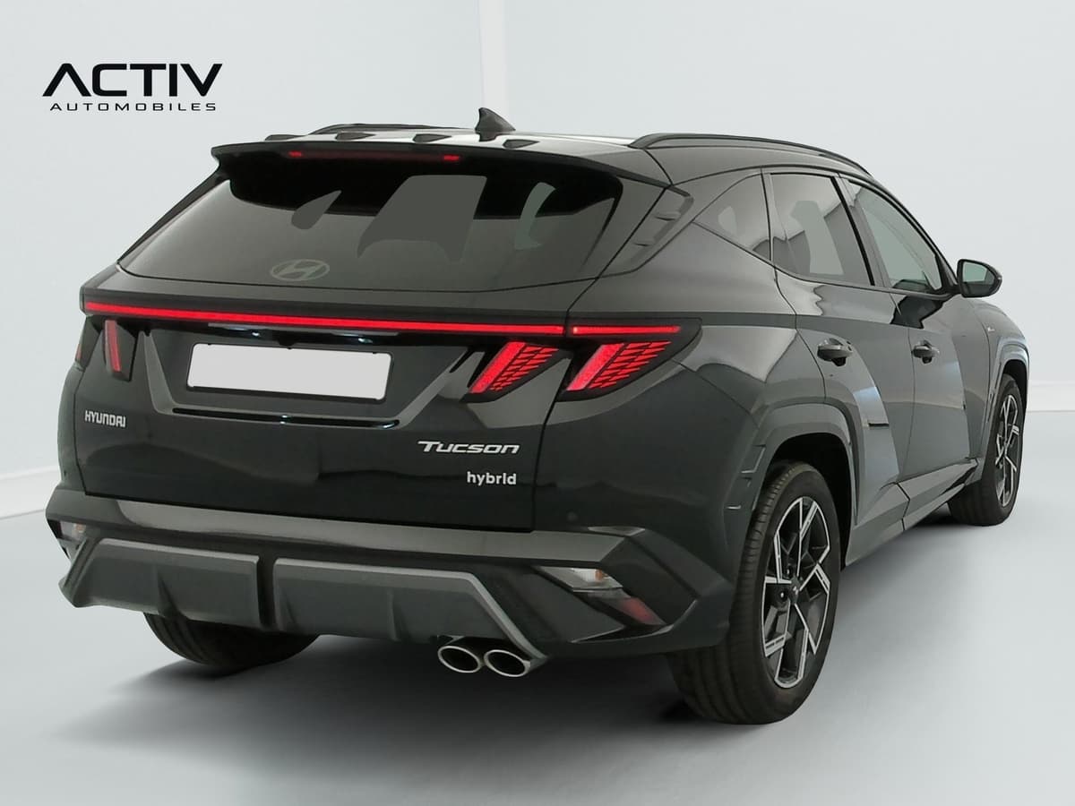 Hyundai Tucson : arrière trois quarts droit avec double sortie d'échappement et feux à LED