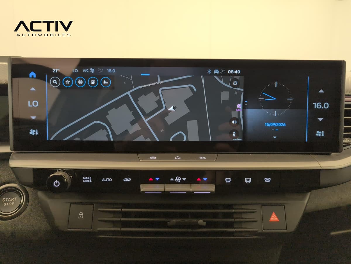Opel Grandland : écran tactile large avec navigation et commandes de climatisation en dessous