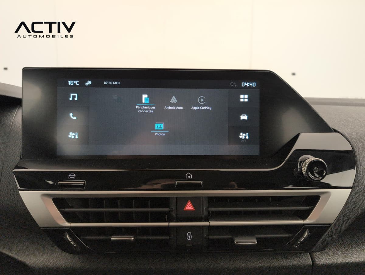Citroën C4 : écran tactile central avec menu Android Auto et Apple CarPlay