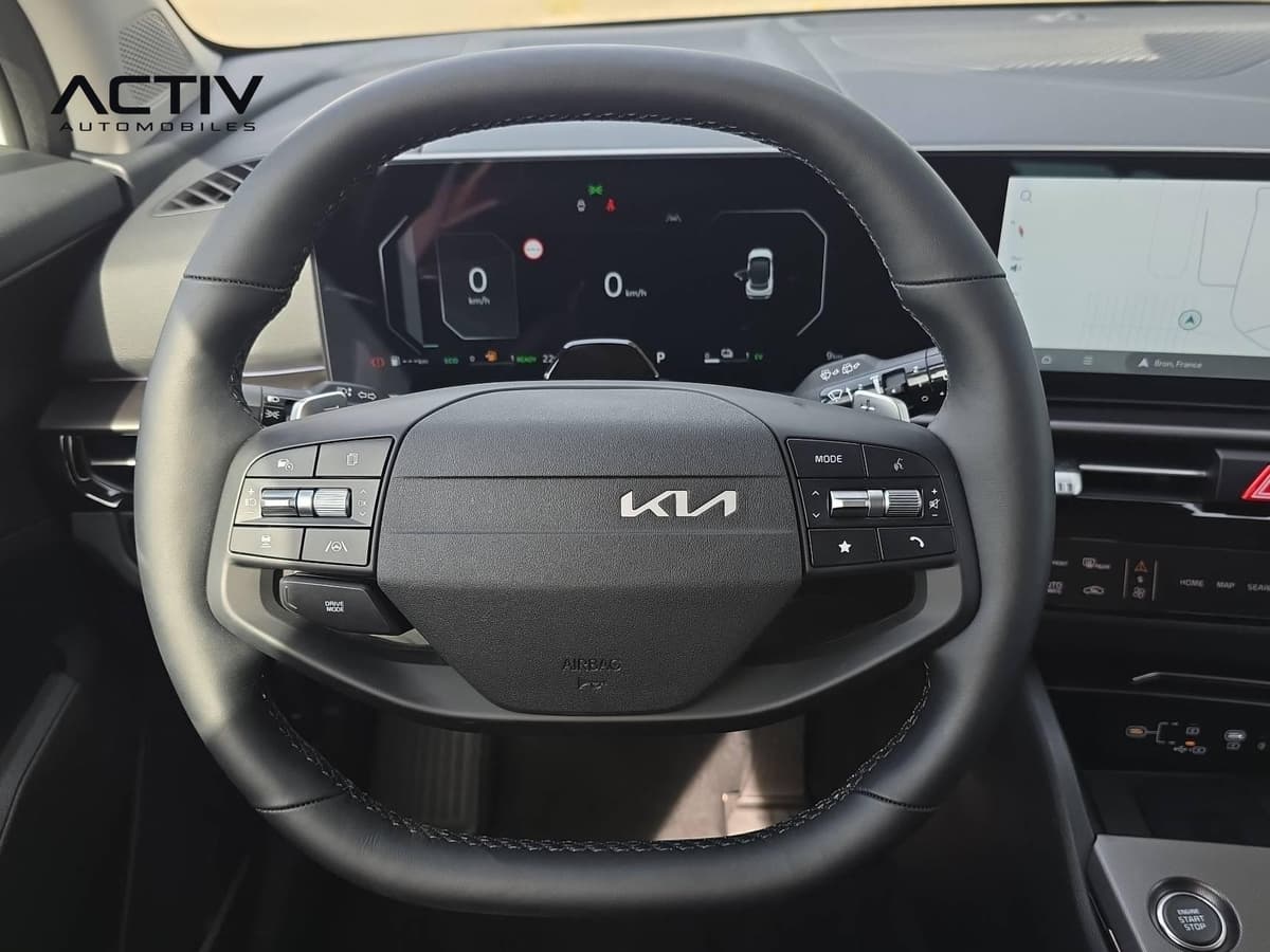 Kia Sportage : volant gainé cuir avec commandes au volant et combiné numérique derrière