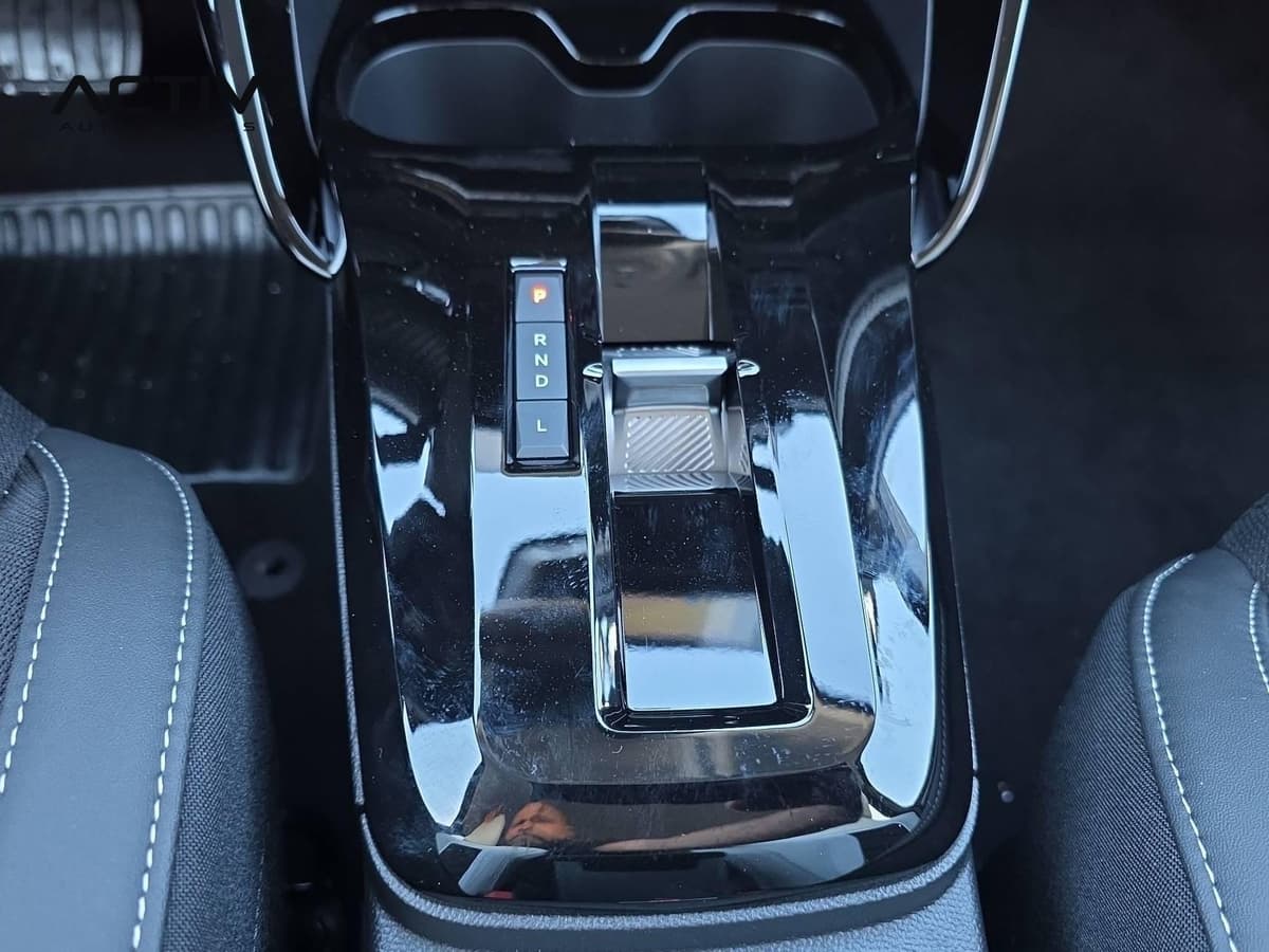 Citroën C3 Aircross : console centrale noir brillant avec sélecteur de vitesses automatique