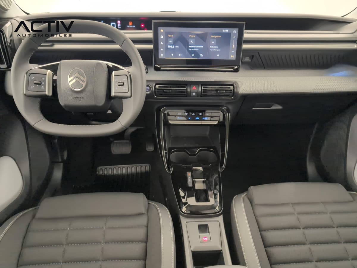Citroën C3 Aircross : planche de bord avec écran tactile, volant et console centrale automatique