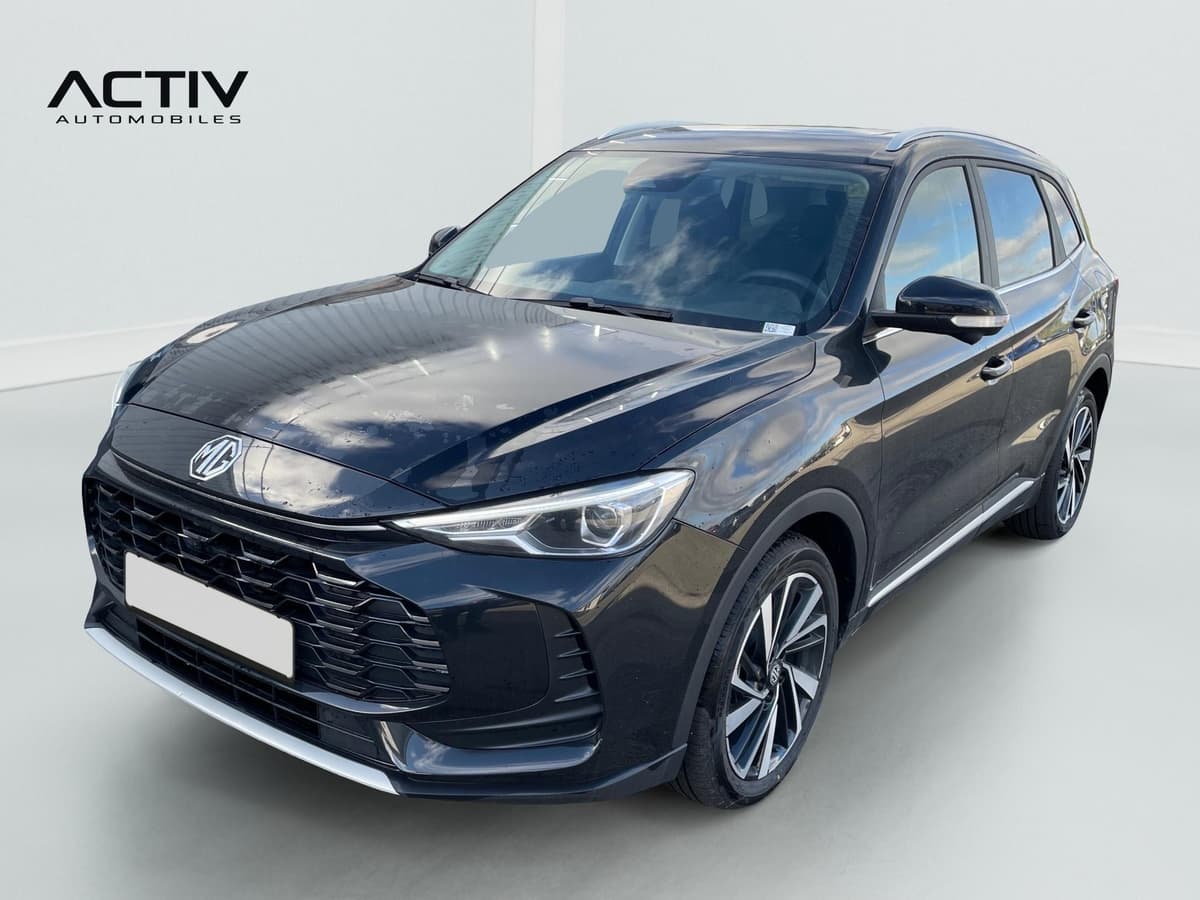 Mg ZS : SUV noir vu de l'avant trois quarts gauche avec jantes alliage et rails de toit