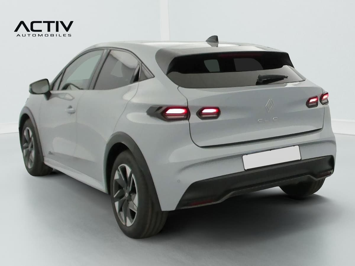 Renault Clio 6 : vue arrière trois quarts gauche avec feux arrière et jantes noires