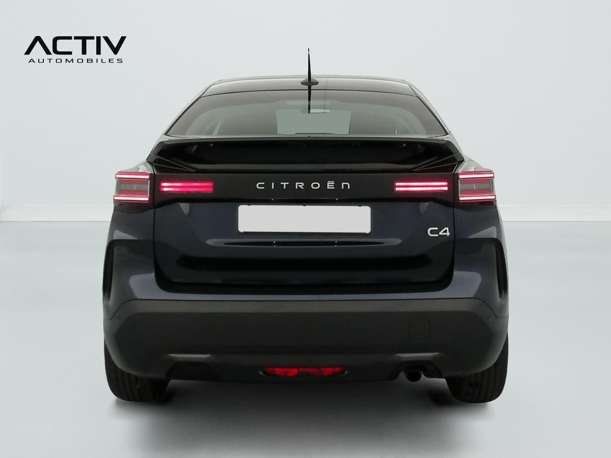 Citroën C4 : face arrière avec feux à LED et becquet noir sur le hayon