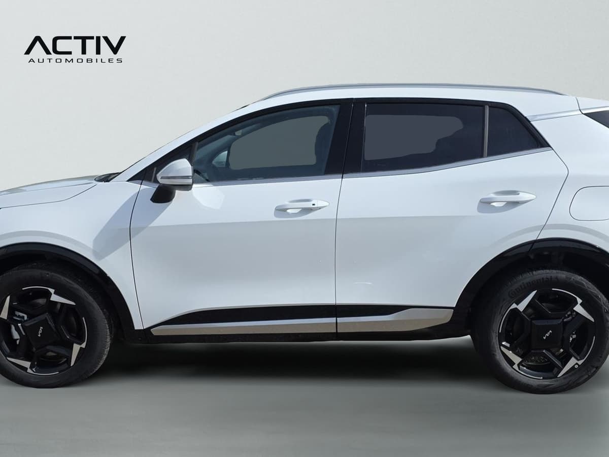 Kia Sportage : profil gauche blanc avec jantes bicolores noir et argent et rails de toit