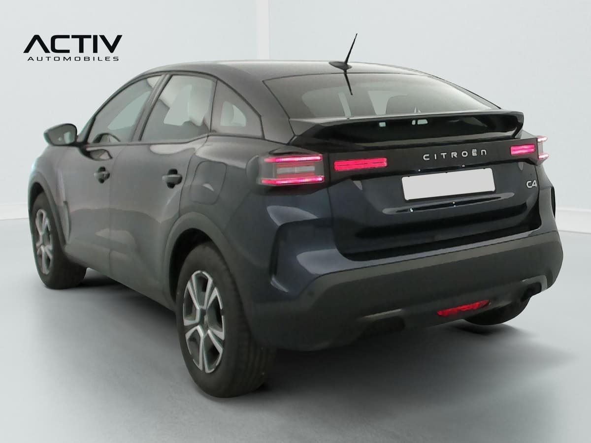 Citroën C4 : vue arrière trois quarts gauche avec feux à LED et jantes bicolores