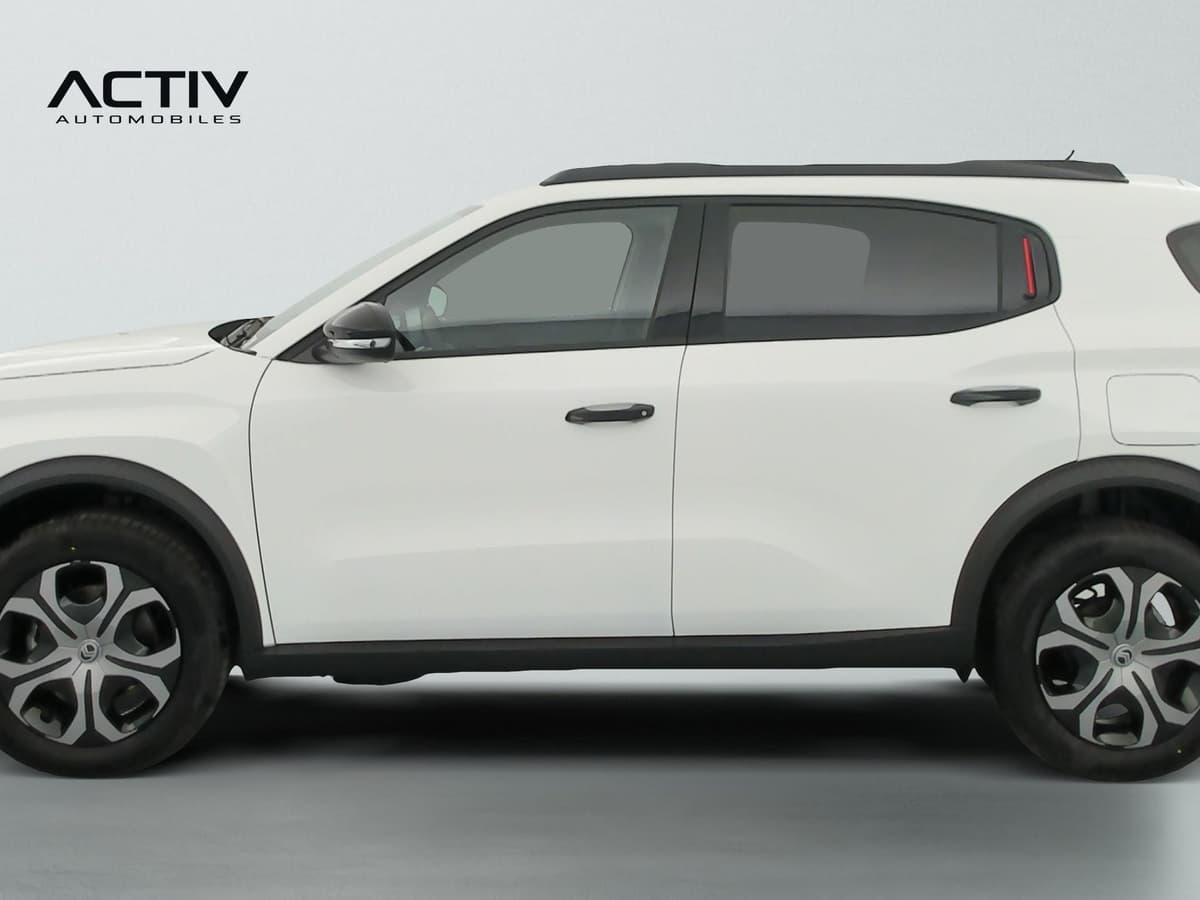 Citroën C3 Aircross : profil gauche du SUV blanc avec barres de toit noires et enjoliveurs