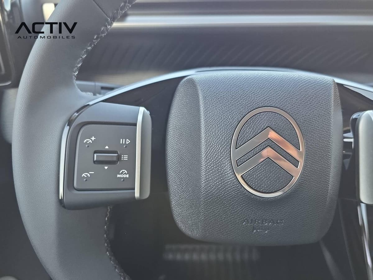 Citroën C3 Aircross : volant gainé avec commandes du régulateur et logo central