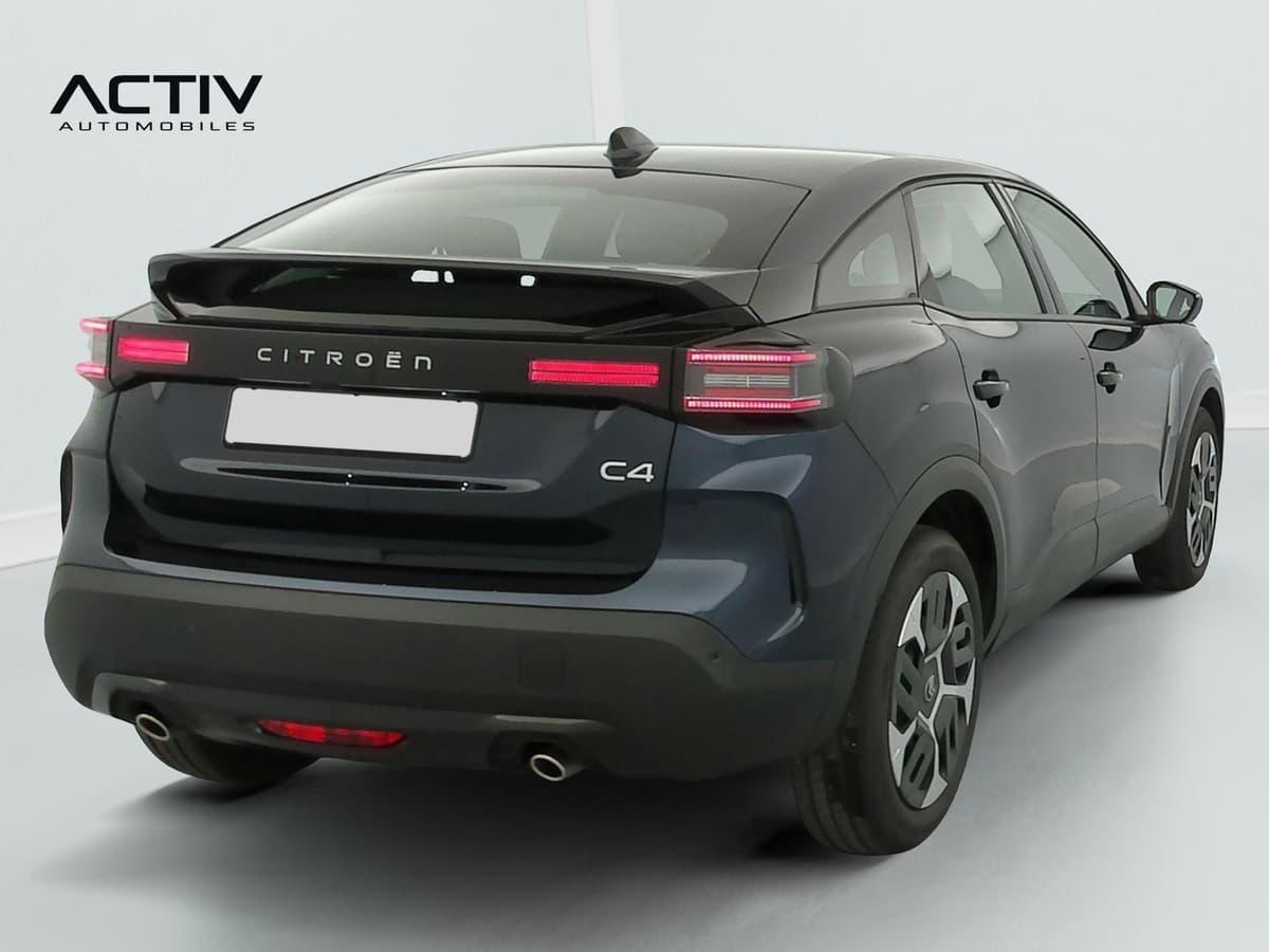 Citroën C4 : vue arrière trois quarts droit avec feux à LED et enjoliveur bicolore