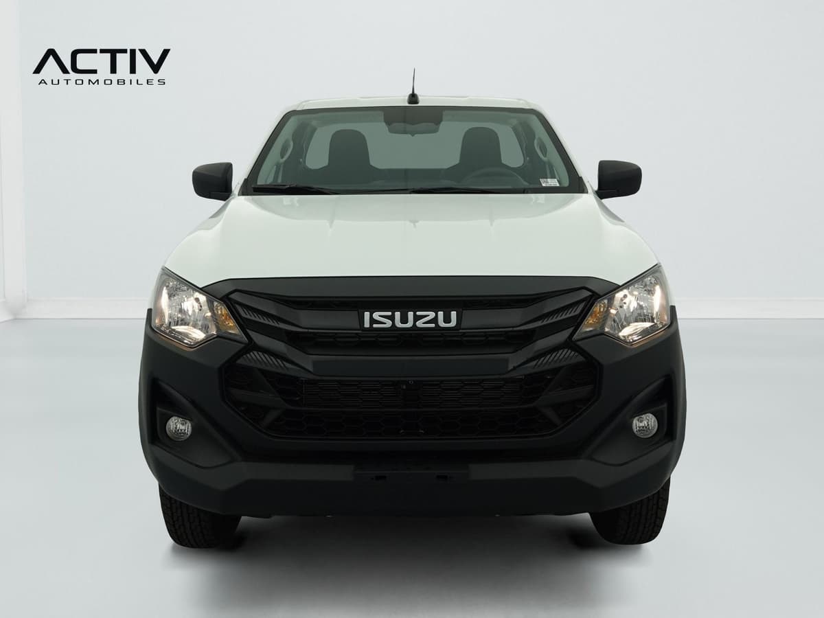 Isuzu D-MAX : face avant blanche avec calandre noire, phares et feux anti-brouillard