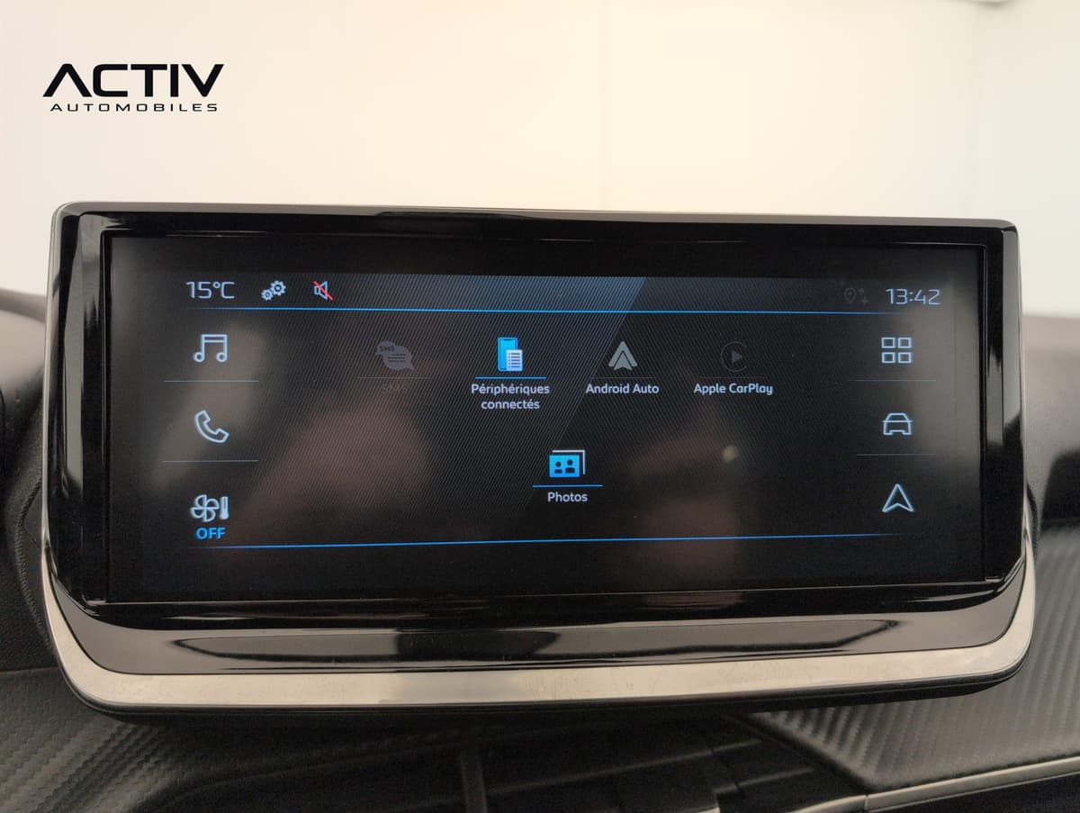 Peugeot 2008 : écran tactile couleur avec menu Android Auto et Apple CarPlay