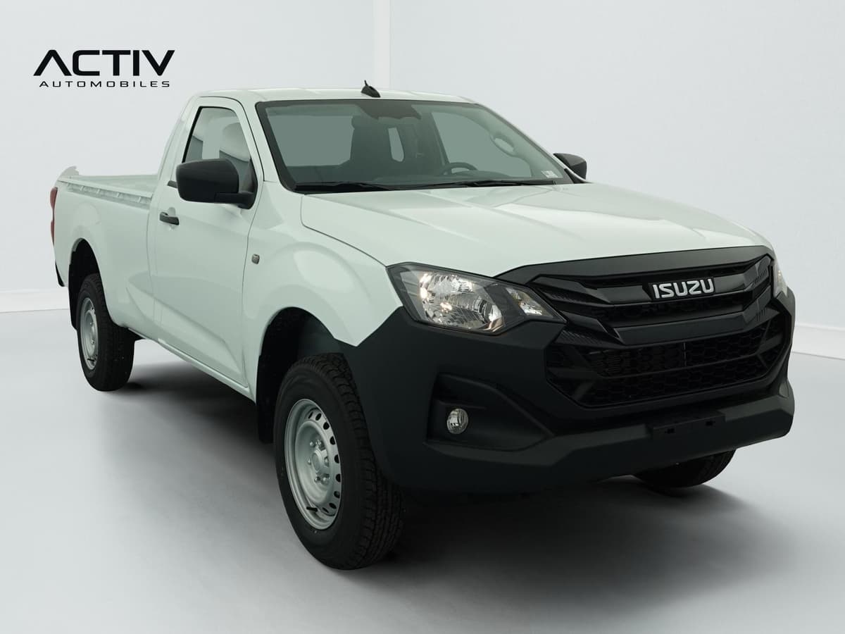 Isuzu D-MAX : pick-up blanc vu de l'avant côté droit, calandre noire et jantes acier