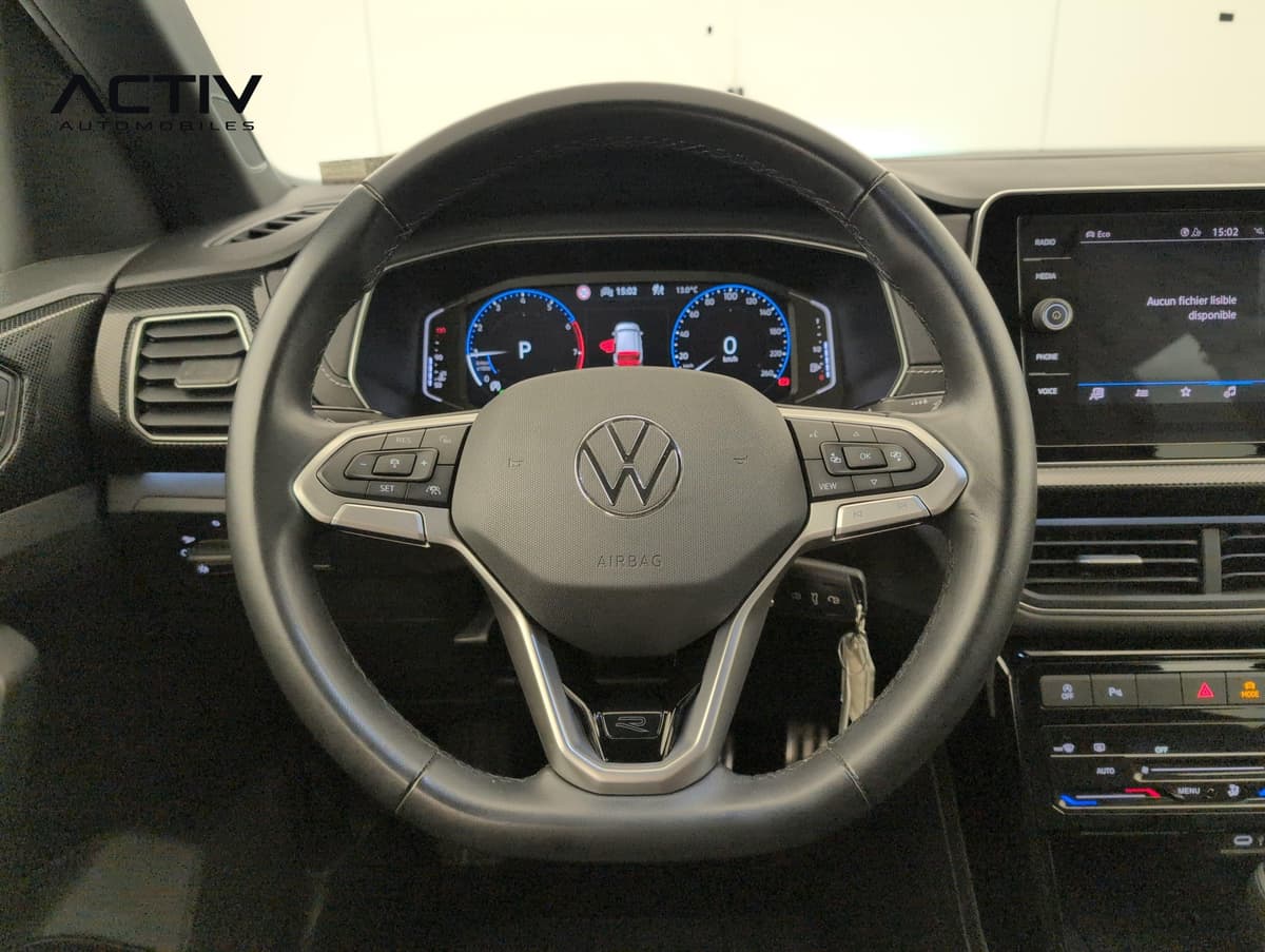 Volkswagen T-cross : volant multifonction avec combiné numérique et écran central