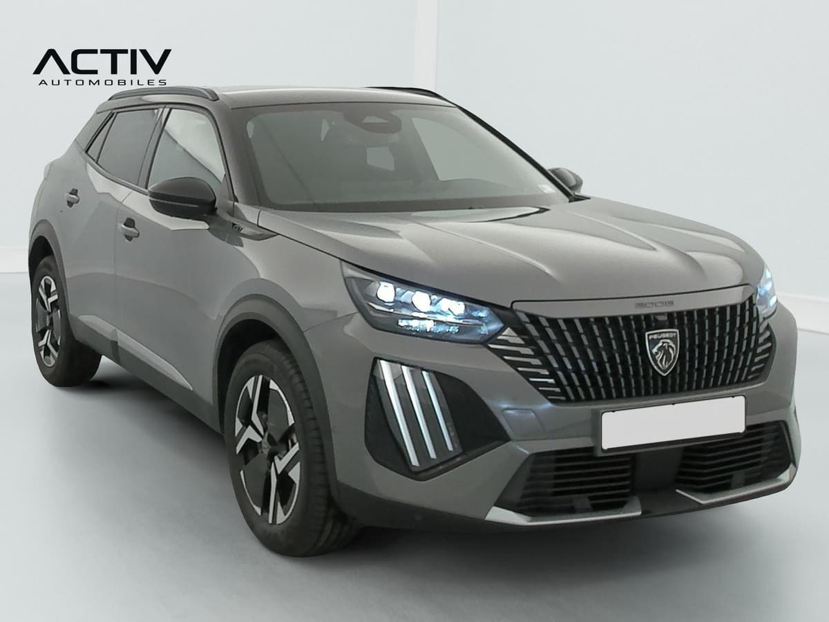 Peugeot 2008 : avant trois quarts droit avec calandre sombre et optiques à LED