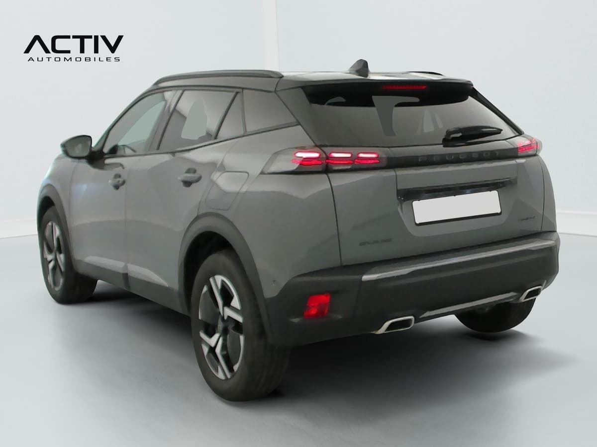 Peugeot 2008 : arrière trois quarts gauche, feux à trois griffes et toit noir